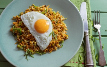 Arroz frito com cenoura e abobrinha