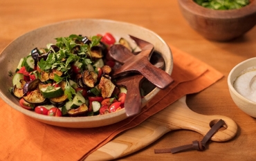 Salada de berinjela com molho de iorgute