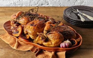 Frango assado com laranja e alecrim